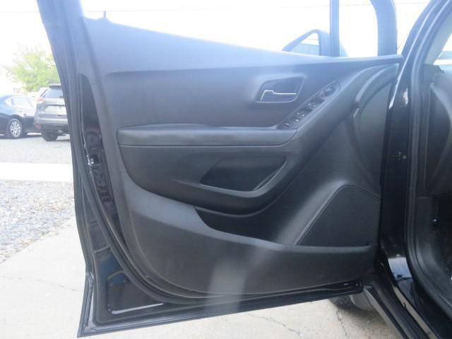 Used 2018 Chevrolet Trax LS w/ LPO, Protection Package AWD/4WD image 13