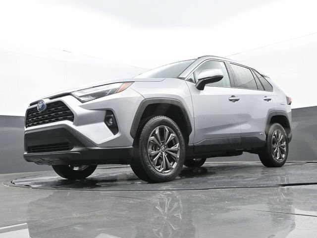 Used 2022 Toyota RAV4 XLE Premium AWD/4WD image 29