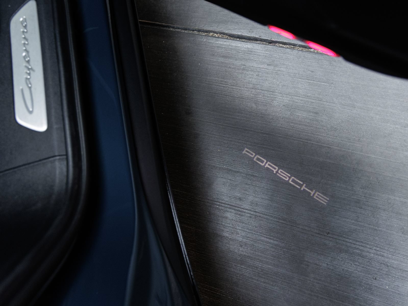 Certified 2025 Porsche Cayenne AWD/4WD image 35