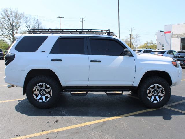 Used 2018 Toyota 4Runner SR5 AWD/4WD image 4