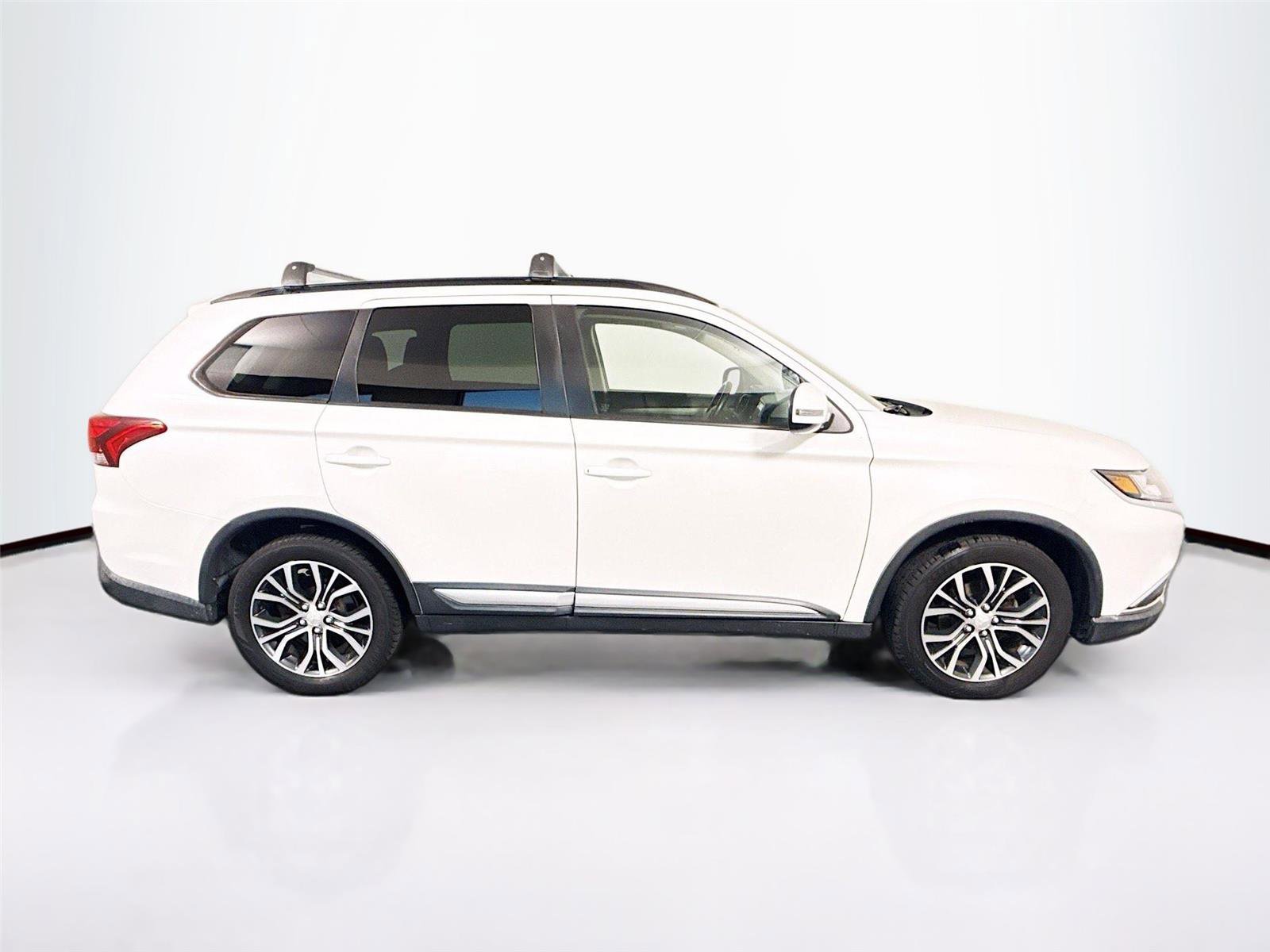 Used 2018 Mitsubishi Outlander SE image 25