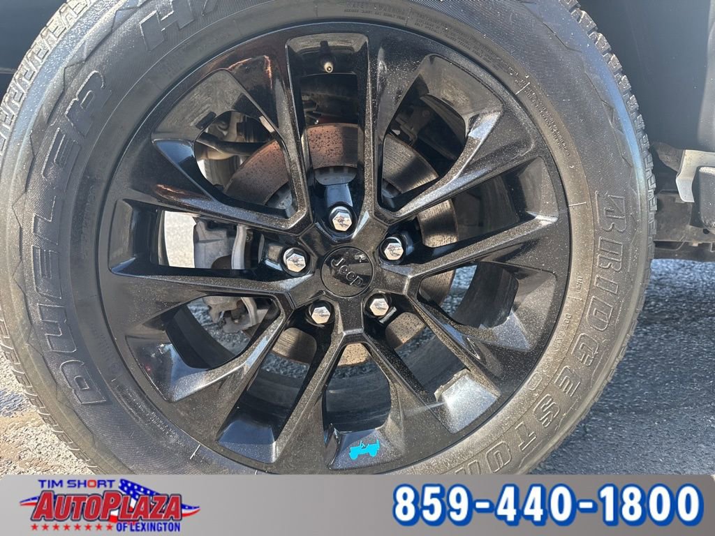 Used 2023 Jeep Wrangler Unlimited Sahara w/ Cold Weather Group AWD/4WD image 37