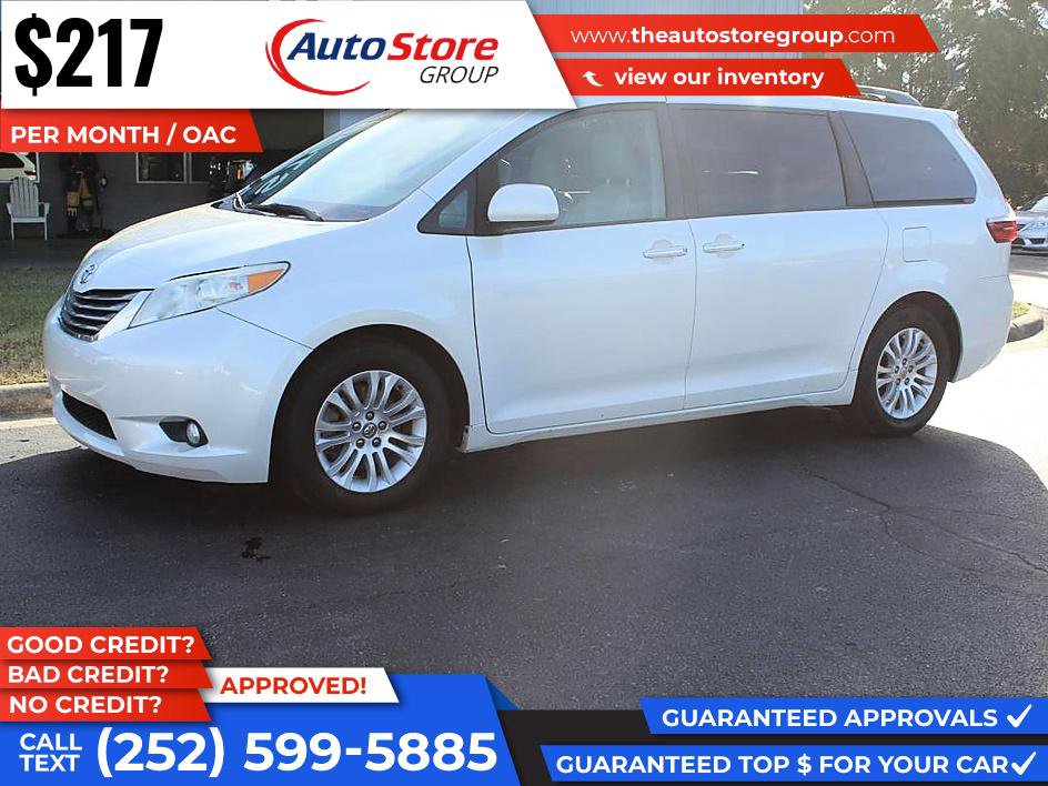 Used 2016 Toyota Sienna XLE FWD image 2