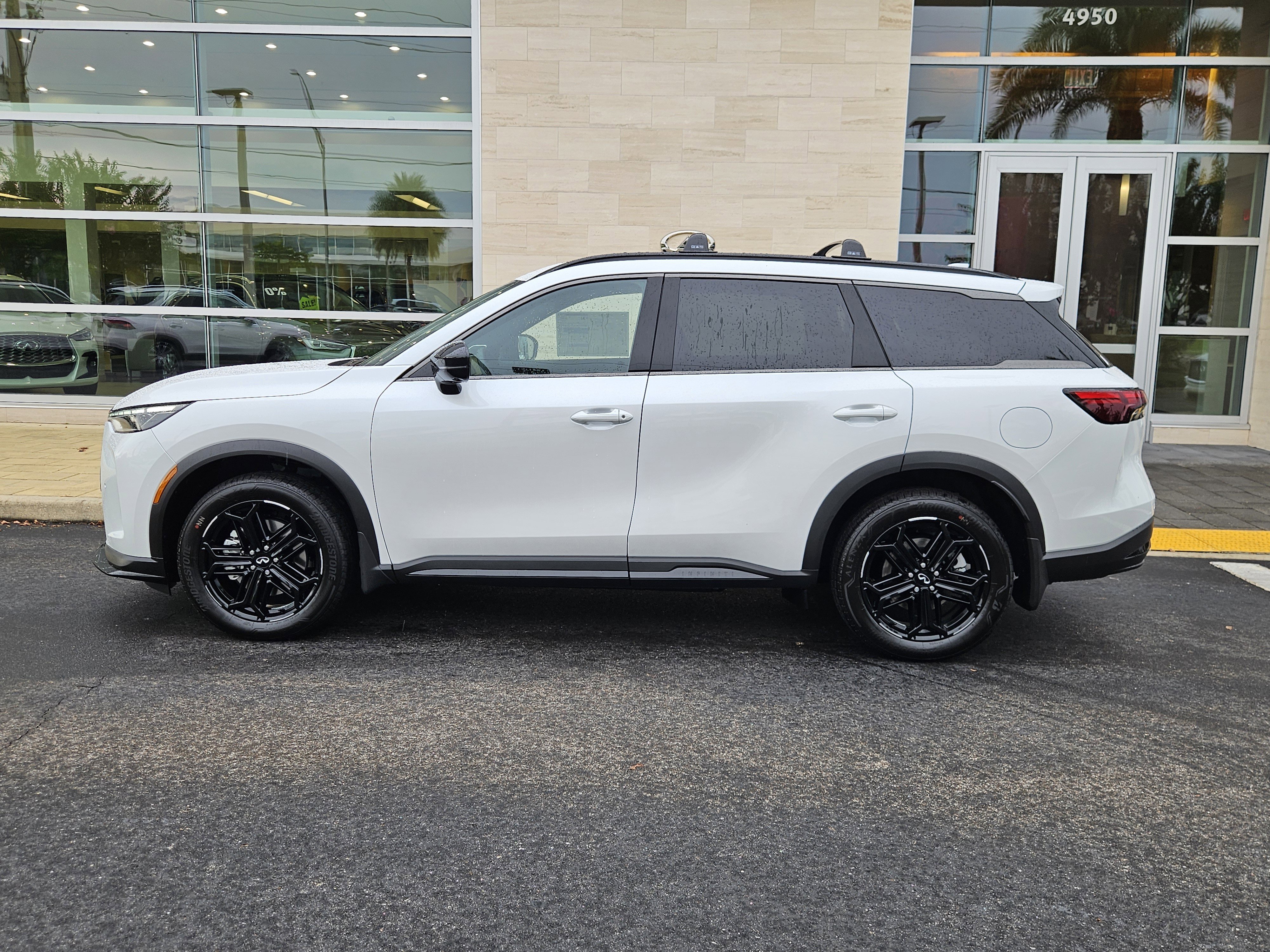 New 2026 INFINITI QX60 Luxe w/ Dark Cargo Package image 5