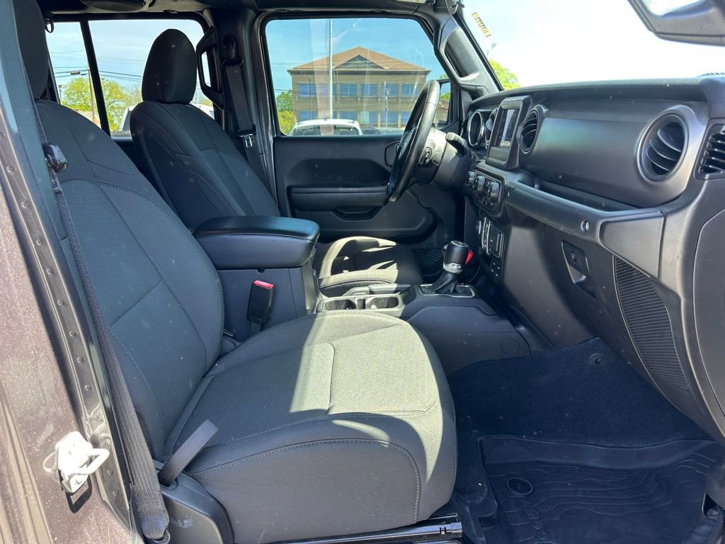 Used 2022 Jeep Gladiator Sport image 16