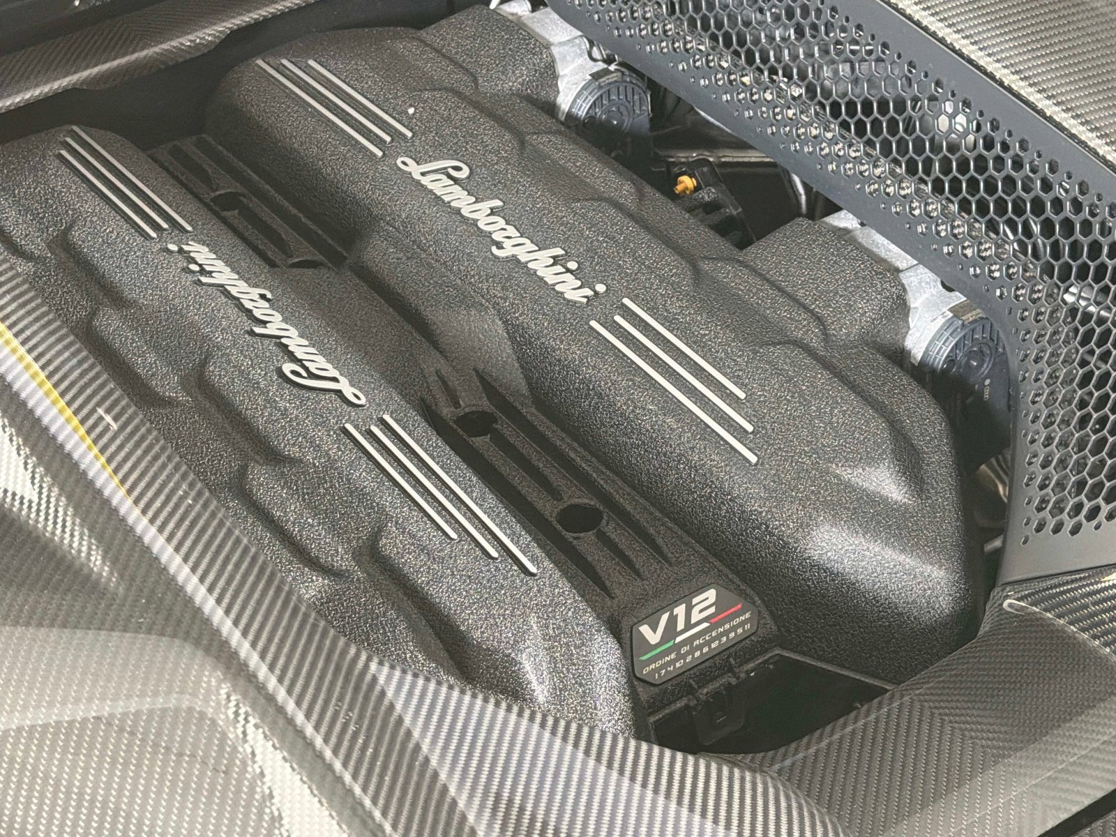 Used 2025 Lamborghini Revuelto image 29