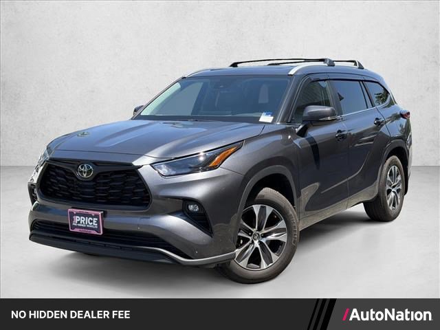 Used 2023 Toyota Highlander XLE FWD image 1