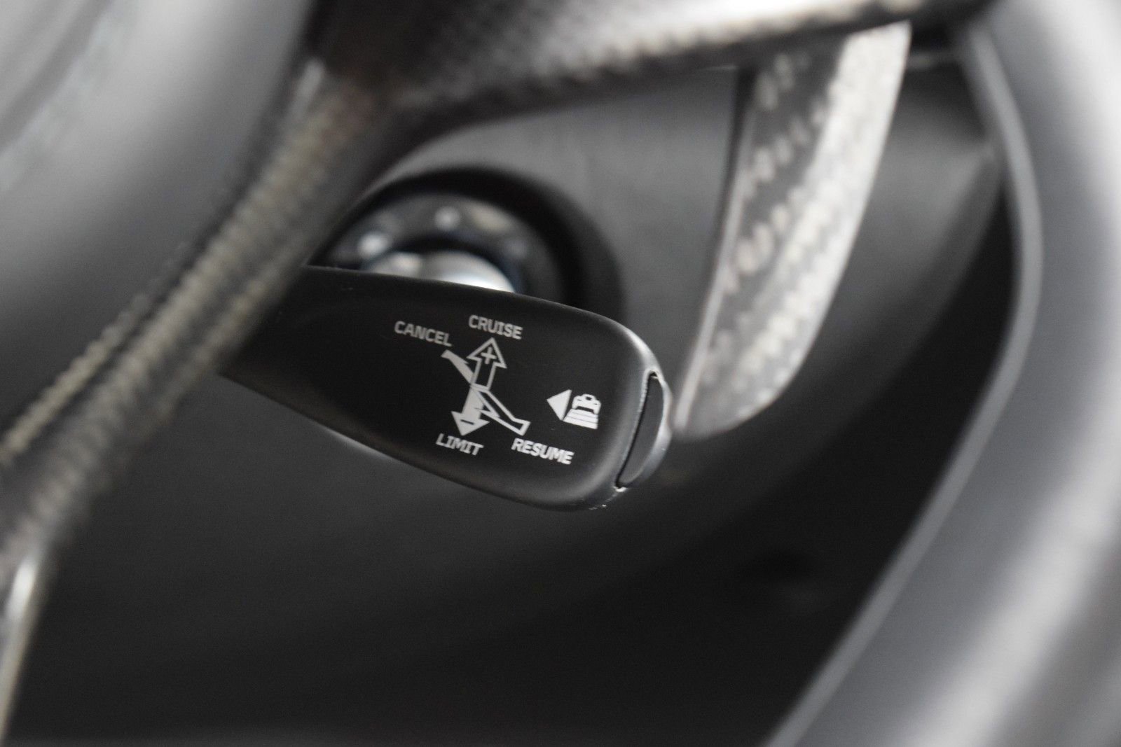 Used 2024 McLaren Artura image 23