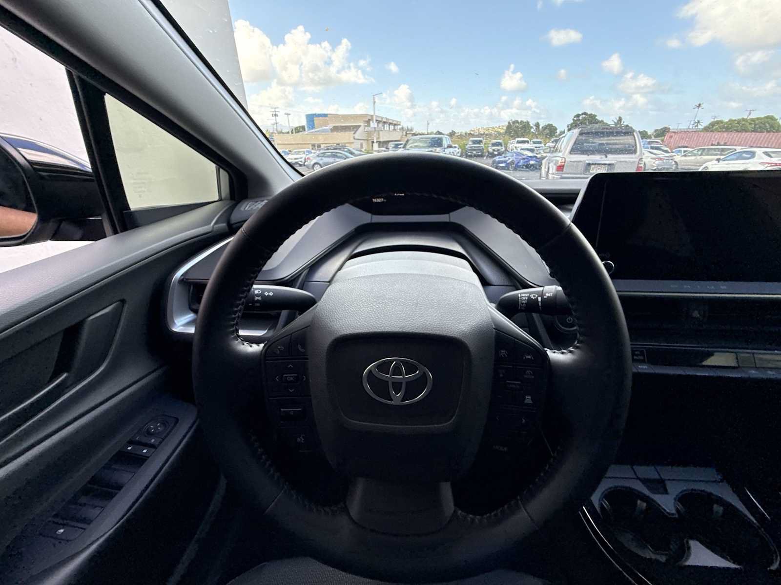 Used 2024 Toyota Prius LE FWD image 15