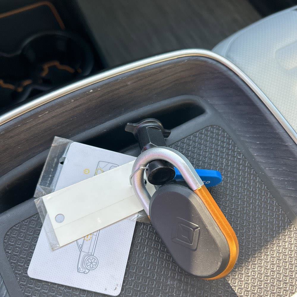 Used 2024 Rivian R1S Adventure image 16