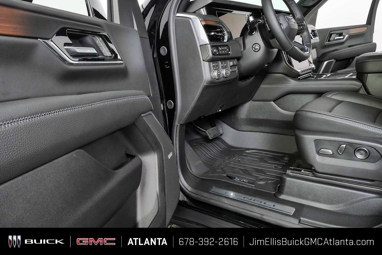 New 2026 GMC Yukon Denali w/ Denali Reserve Package AWD/4WD image 8