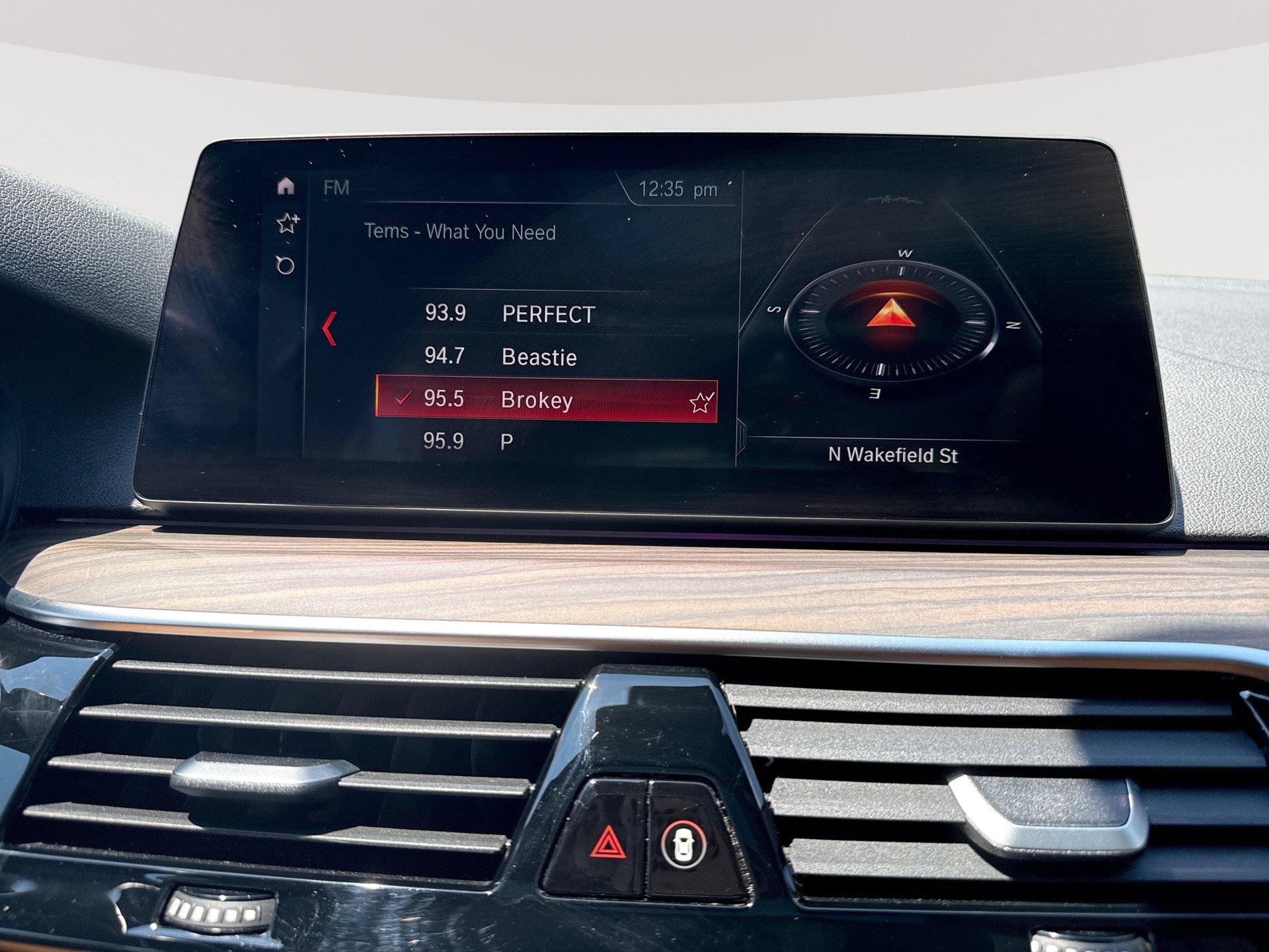 Used 2019 BMW 530e xDrive w/ Premium Package AWD/4WD image 12