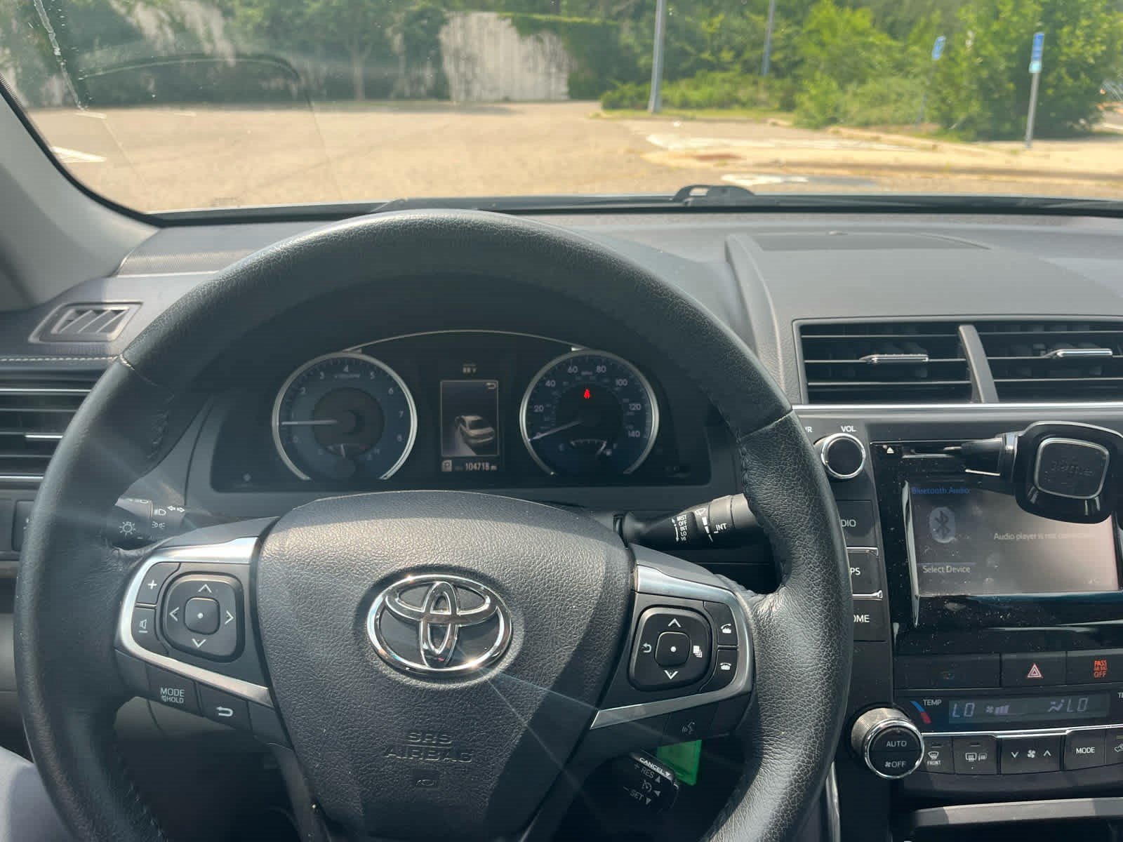 Used 2015 Toyota Camry XLE FWD image 11