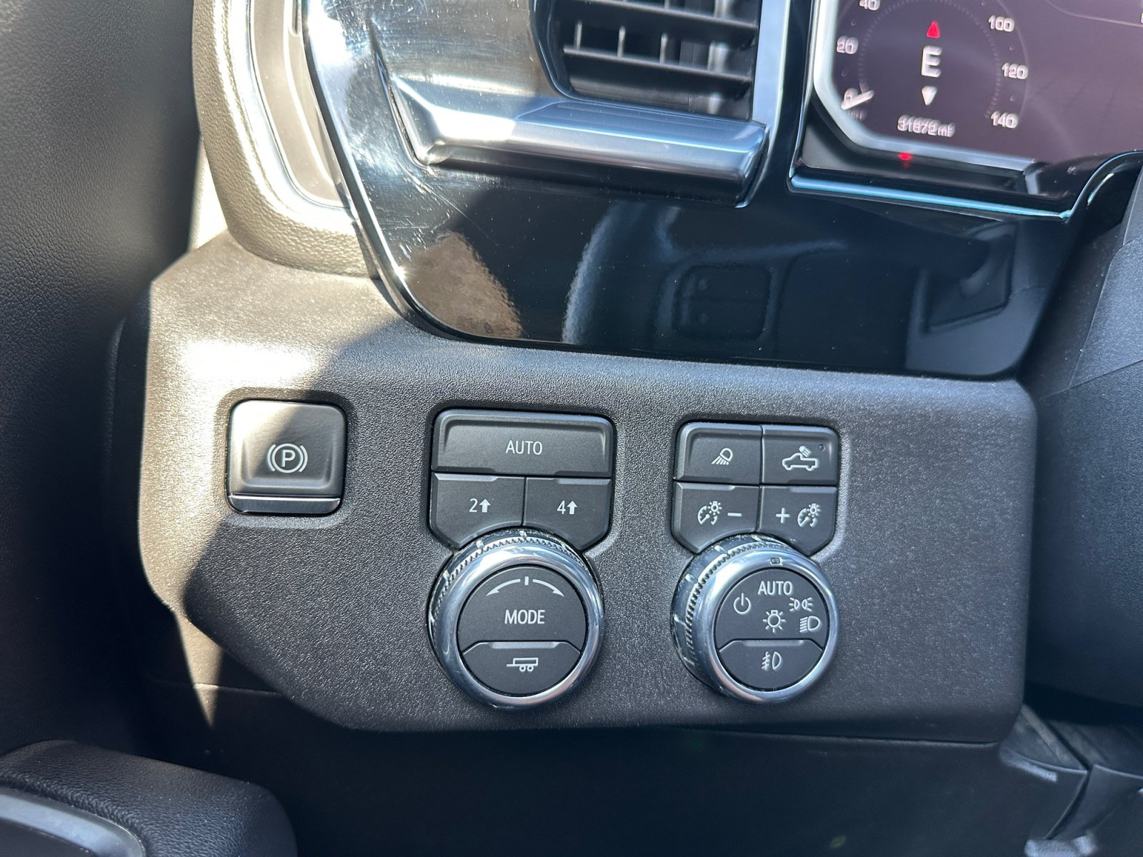 Used 2026 GMC Sierra 1500 SLT AWD/4WD image 19