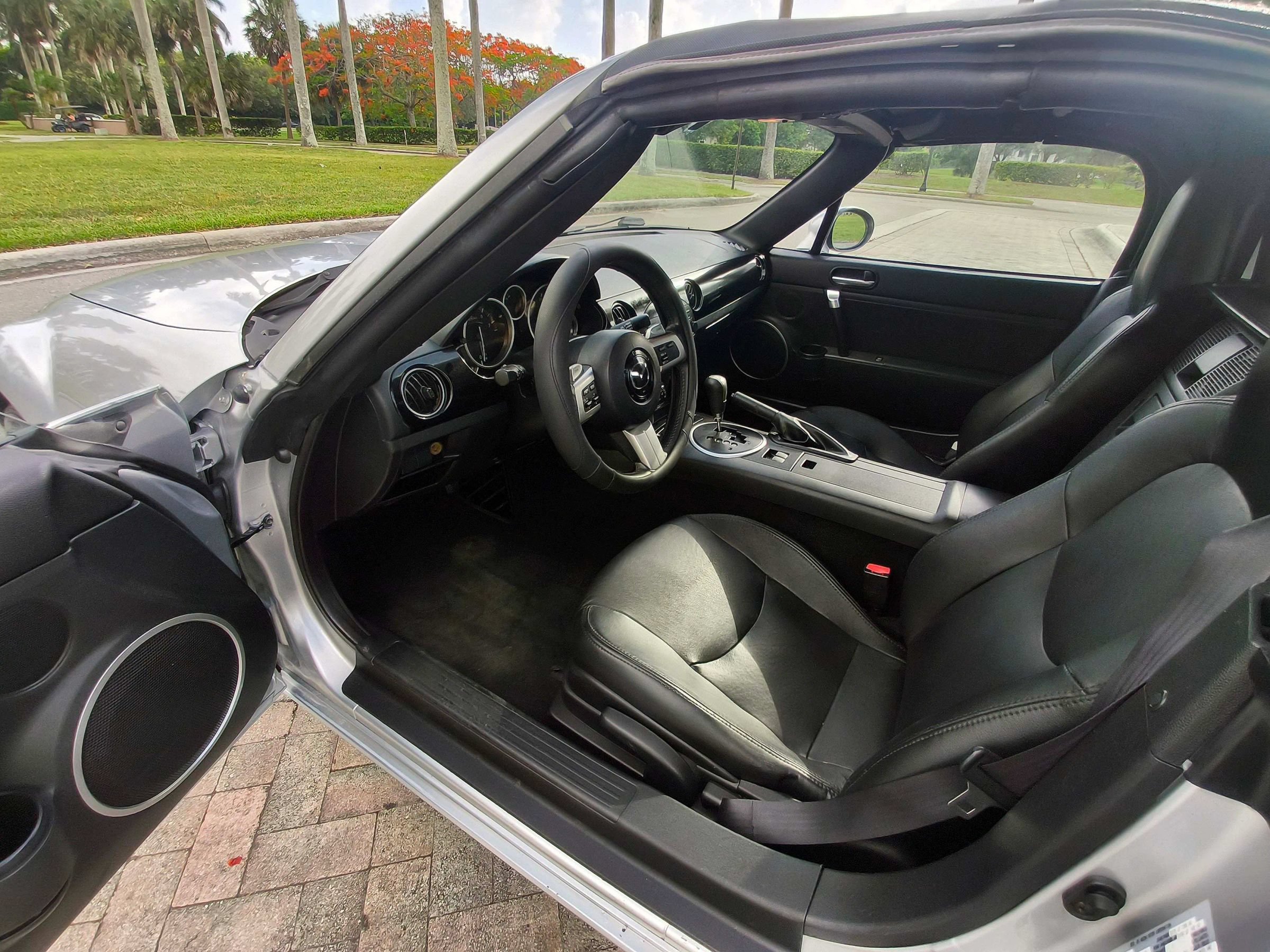 Used 2006 MAZDA MX-5 Miata Grand Touring RWD image 38