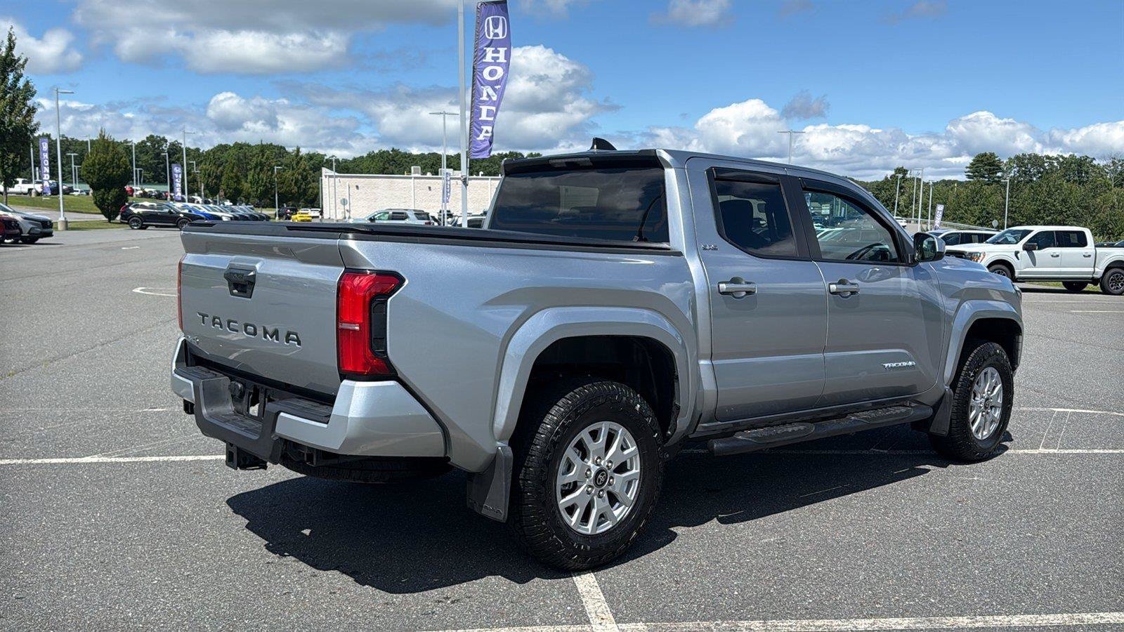 Used 2025 Toyota Tacoma SR5 AWD/4WD image 5