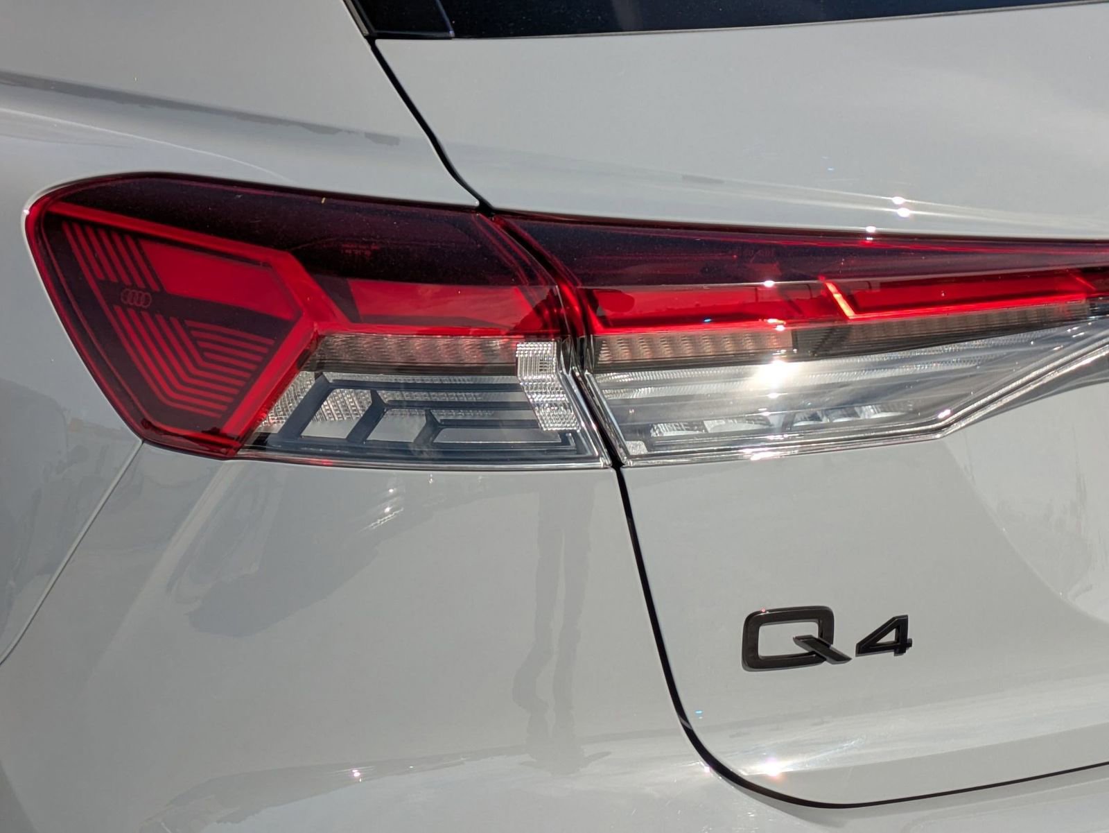 Used 2024 Audi Q4 e-tron Premium Plus w/ Premium Plus image 17