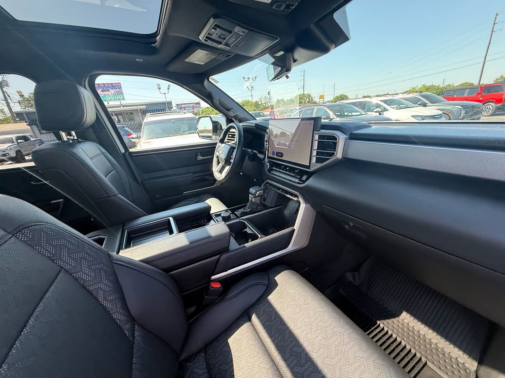 Used 2025 Toyota Tundra Limited AWD/4WD image 26