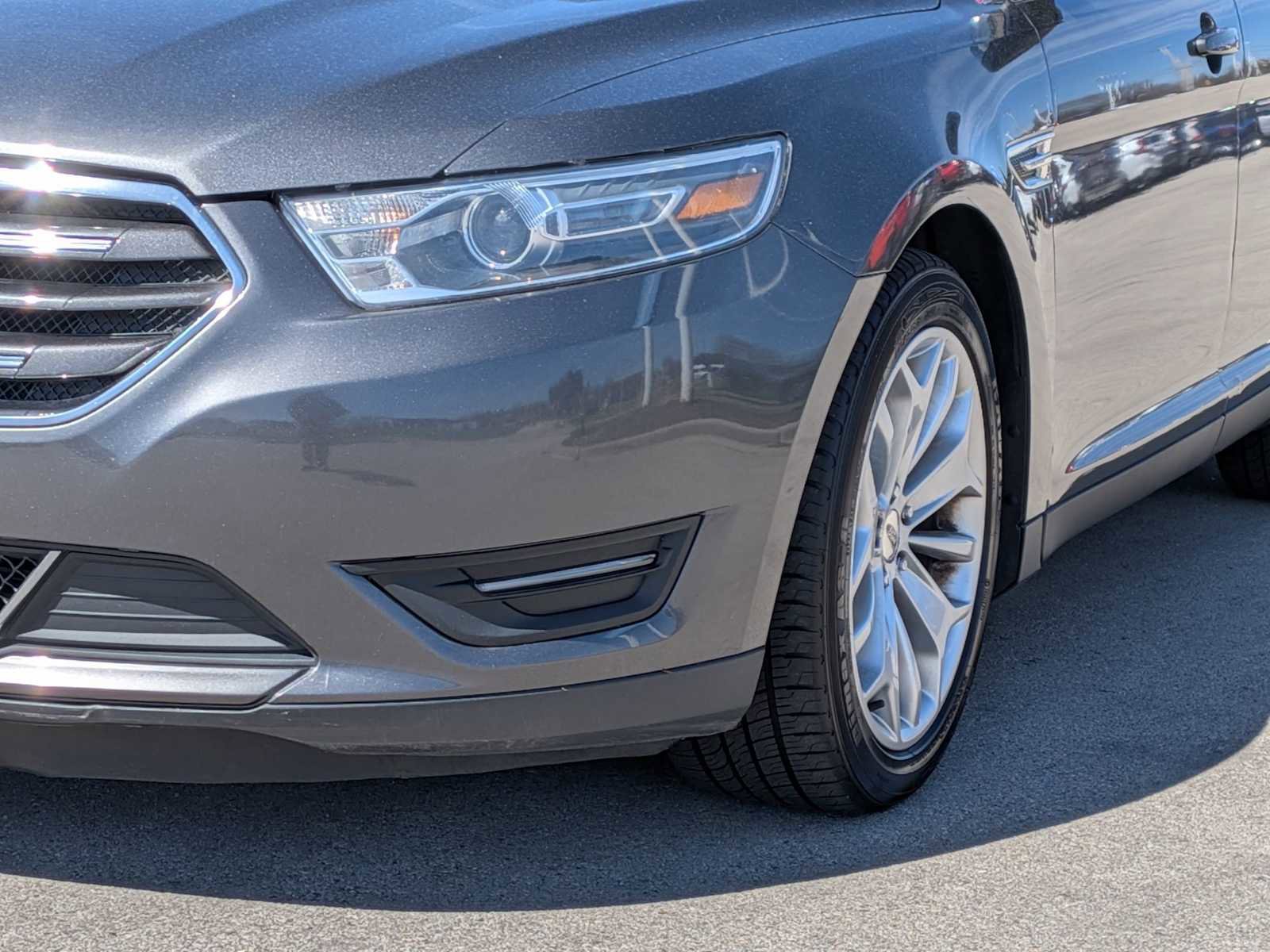 Used 2015 Ford Taurus Limited FWD image 9