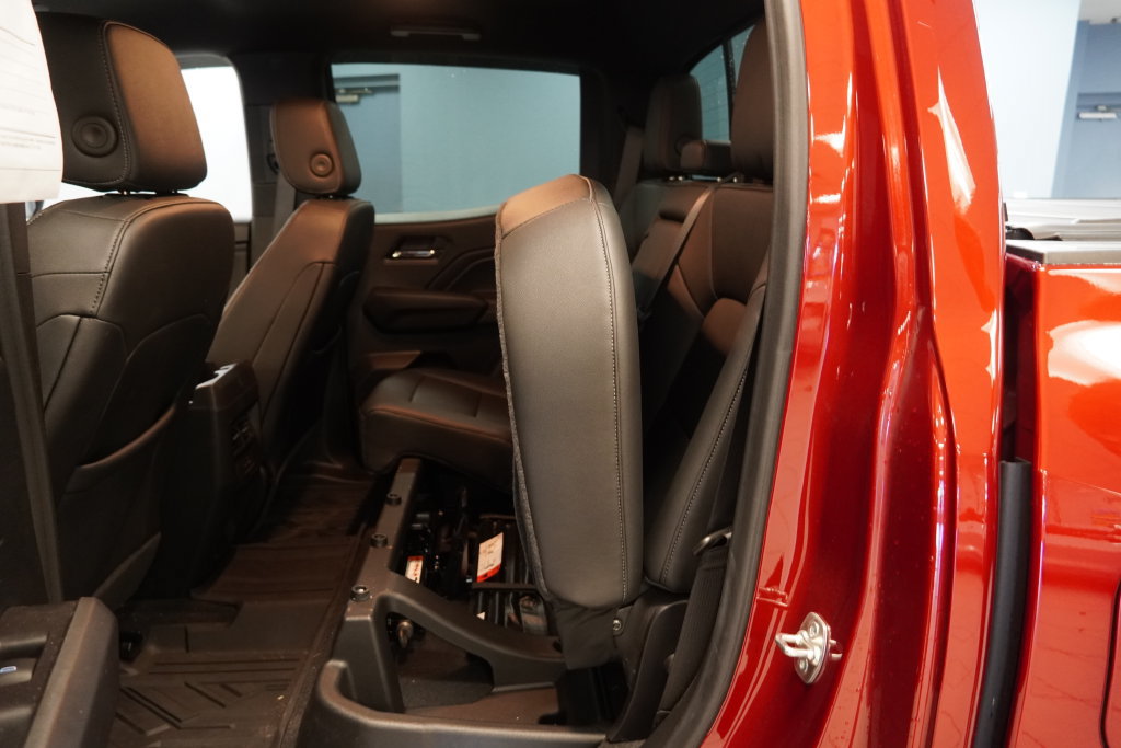 Used 2025 Chevrolet Colorado LT w/ LT Convenience Package AWD/4WD image 28