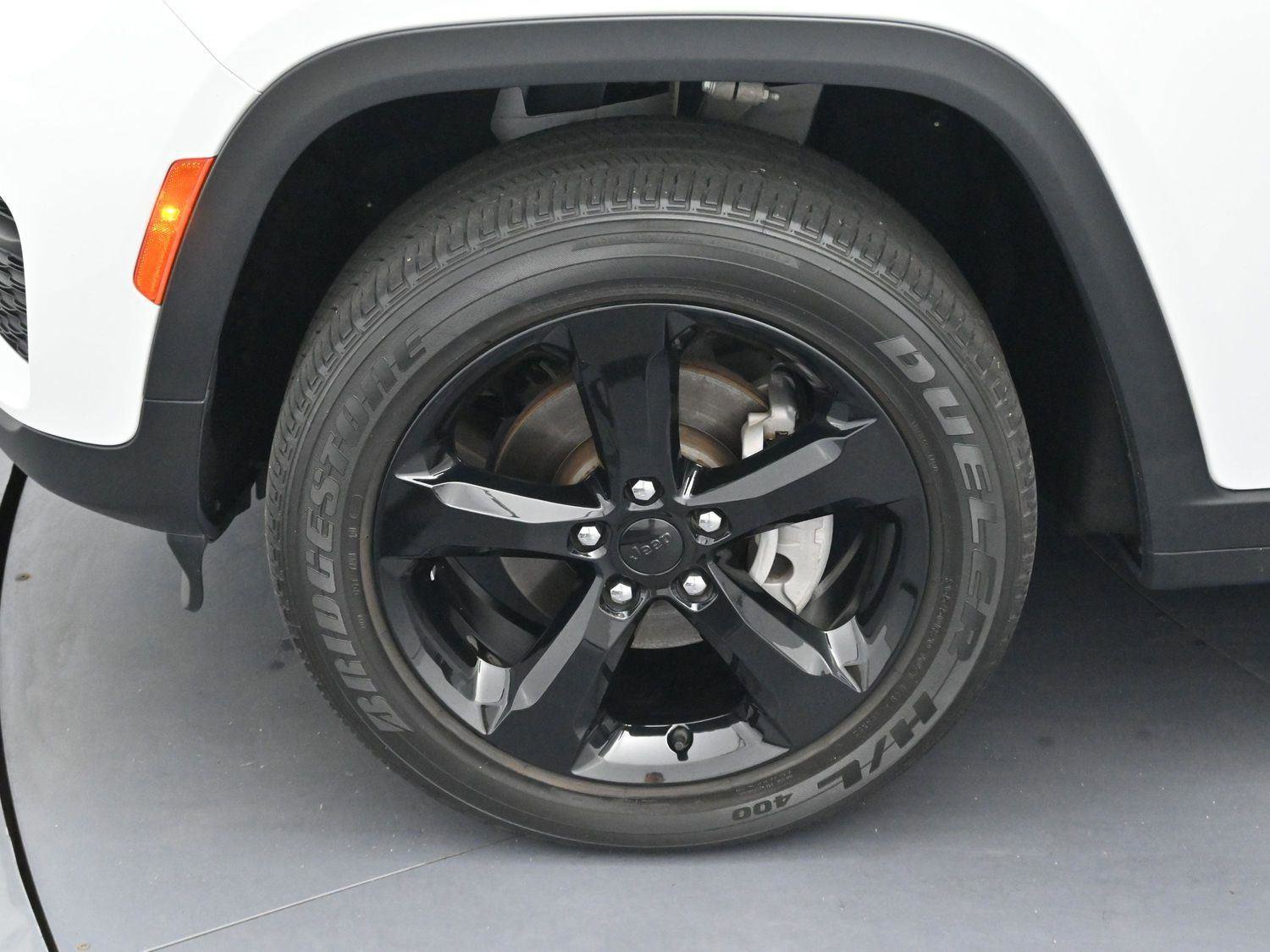 Used 2023 Jeep Grand Cherokee Altitude AWD/4WD image 29