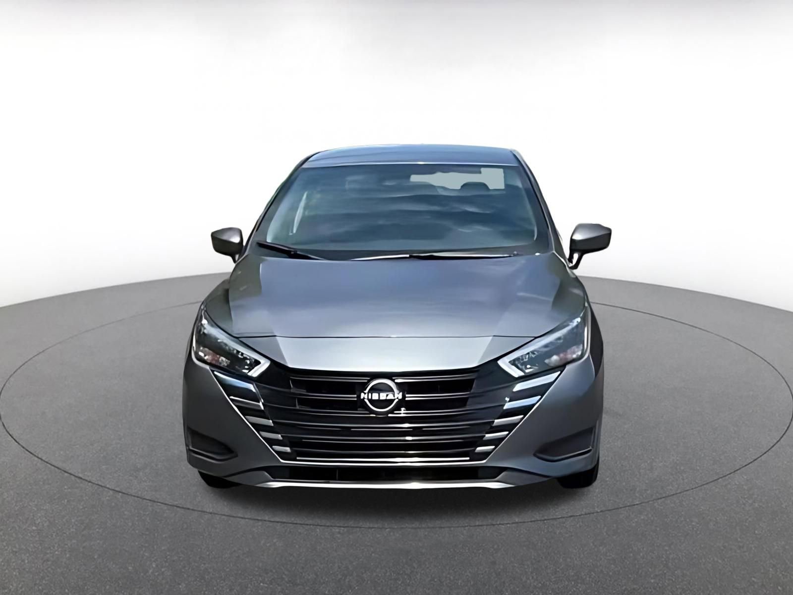 Used 2025 Nissan Versa SV image 4