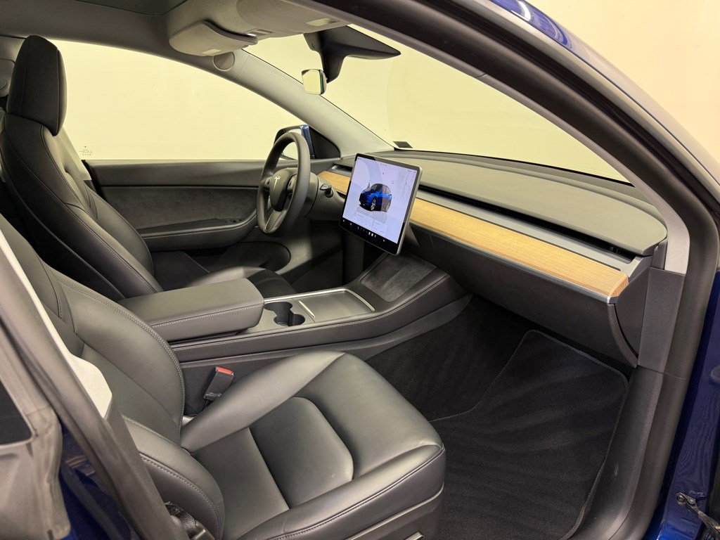 Used 2022 Tesla Model Y Long Range image 16