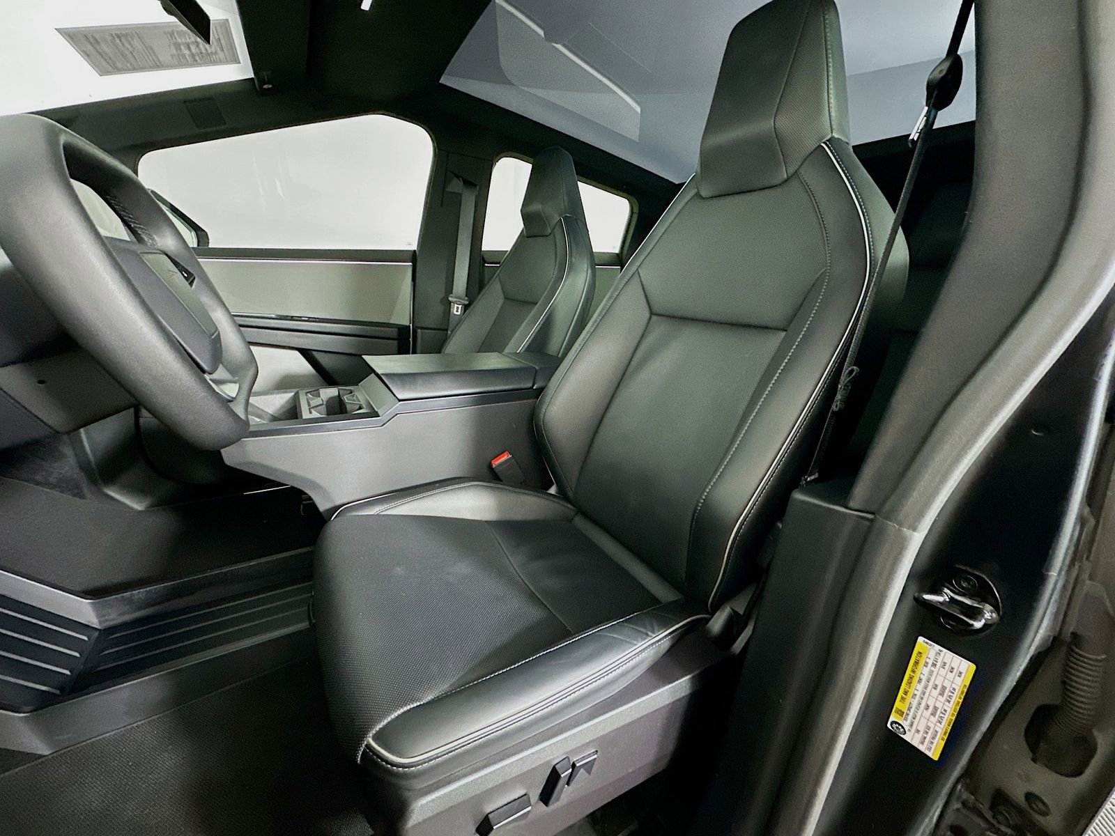 Used 2024 Tesla Cybertruck AWD Crew Cab image 20