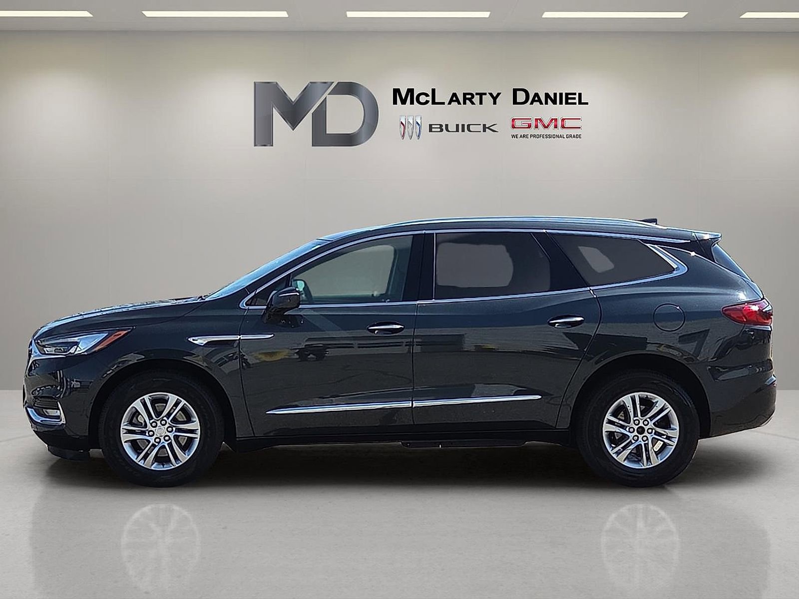 Certified 2019 Buick Enclave Essence image 3