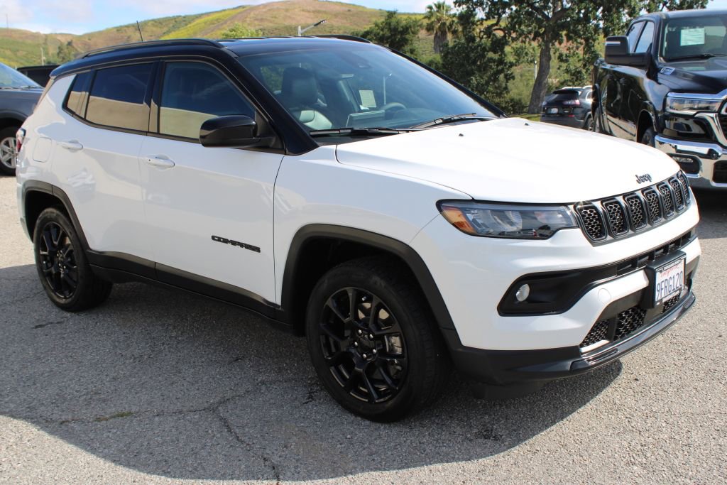 Used 2023 Jeep Compass Altitude image 3