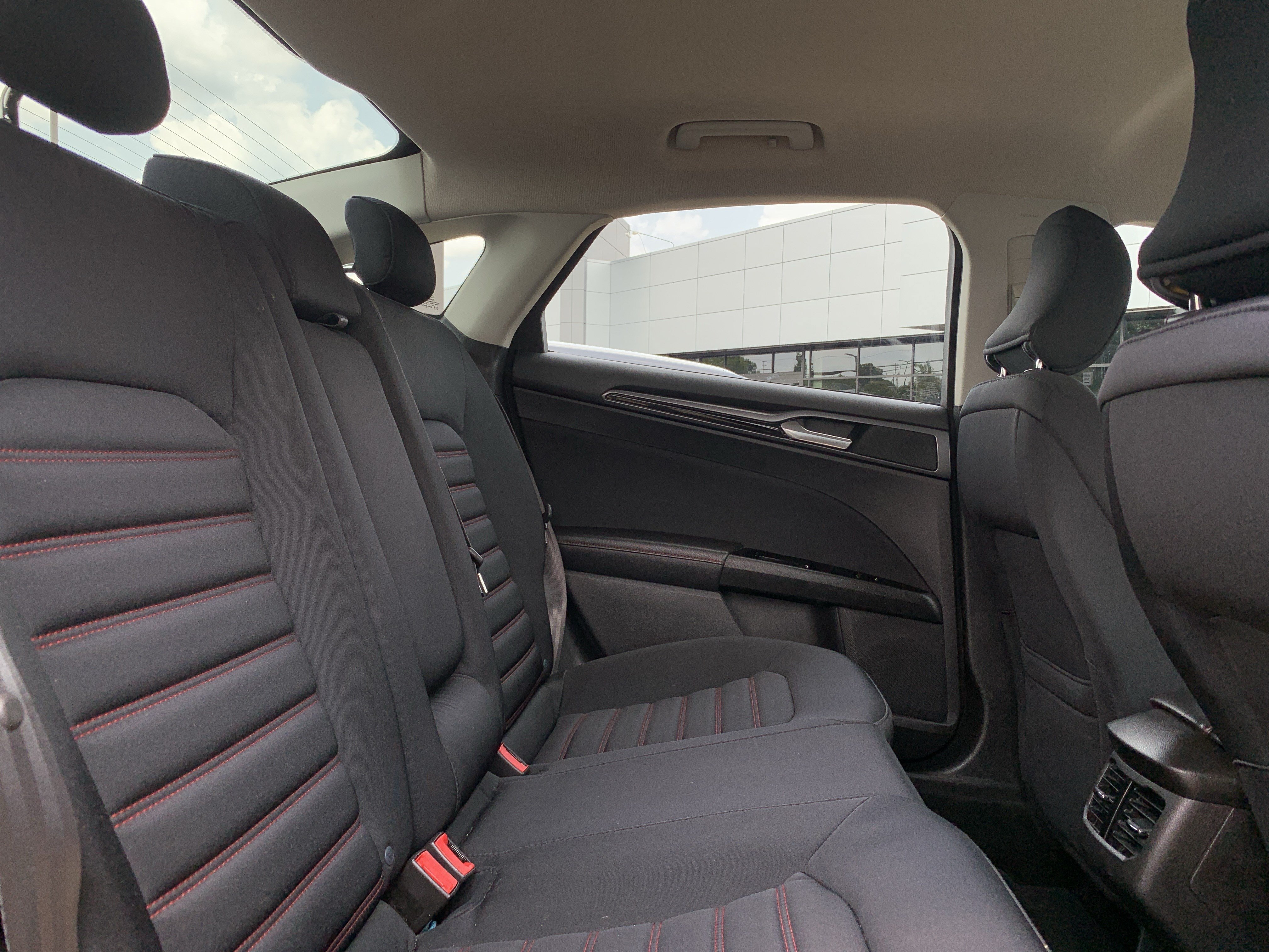 Used 2016 Ford Fusion SE FWD image 33