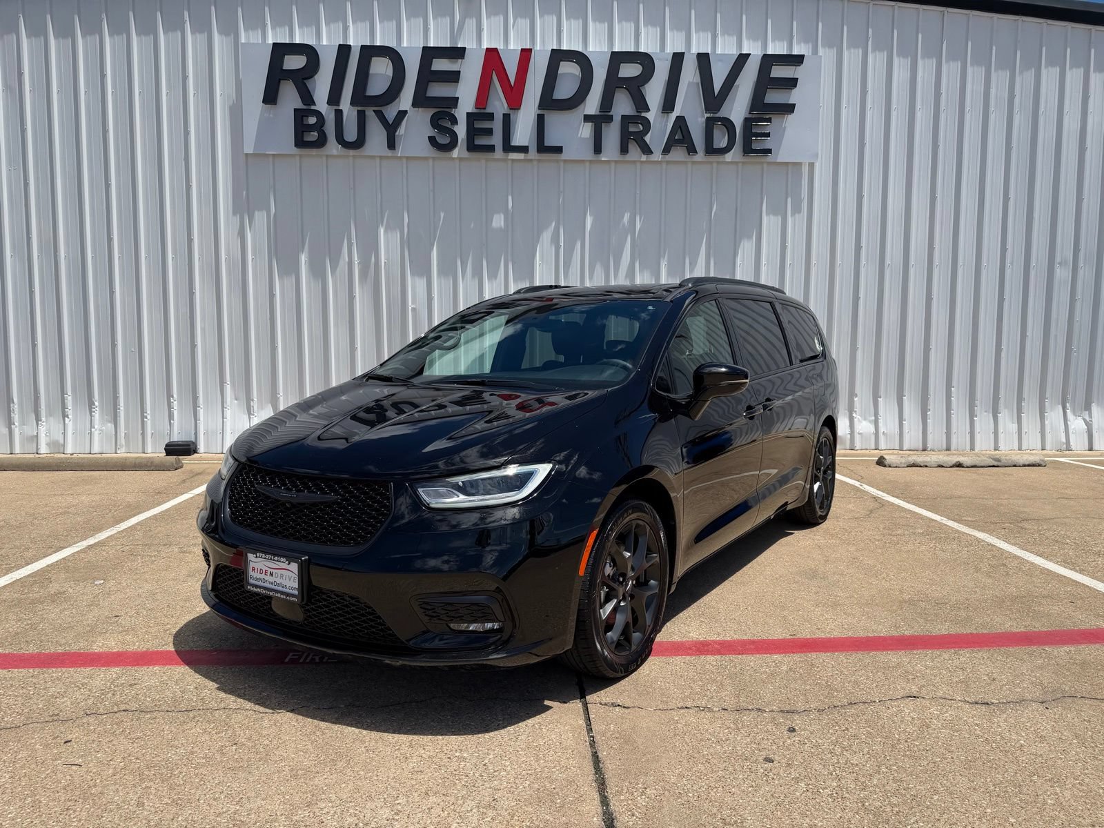 Used 2025 Chrysler Pacifica Limited