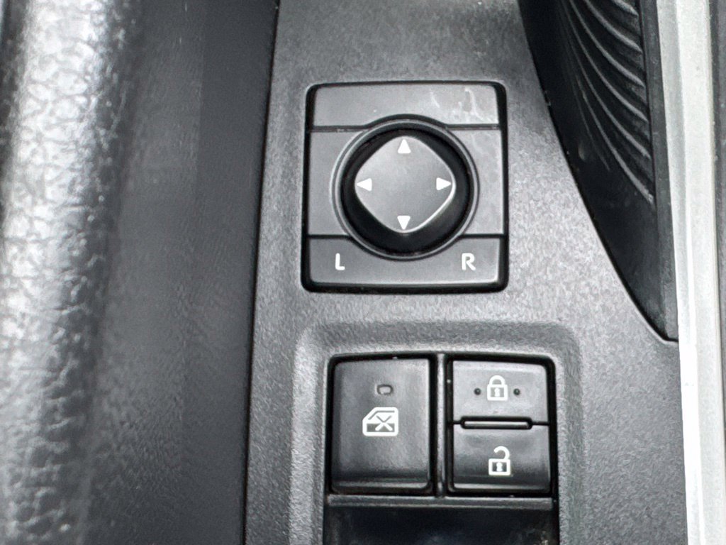 Used 2021 Toyota RAV4 LE AWD/4WD image 14