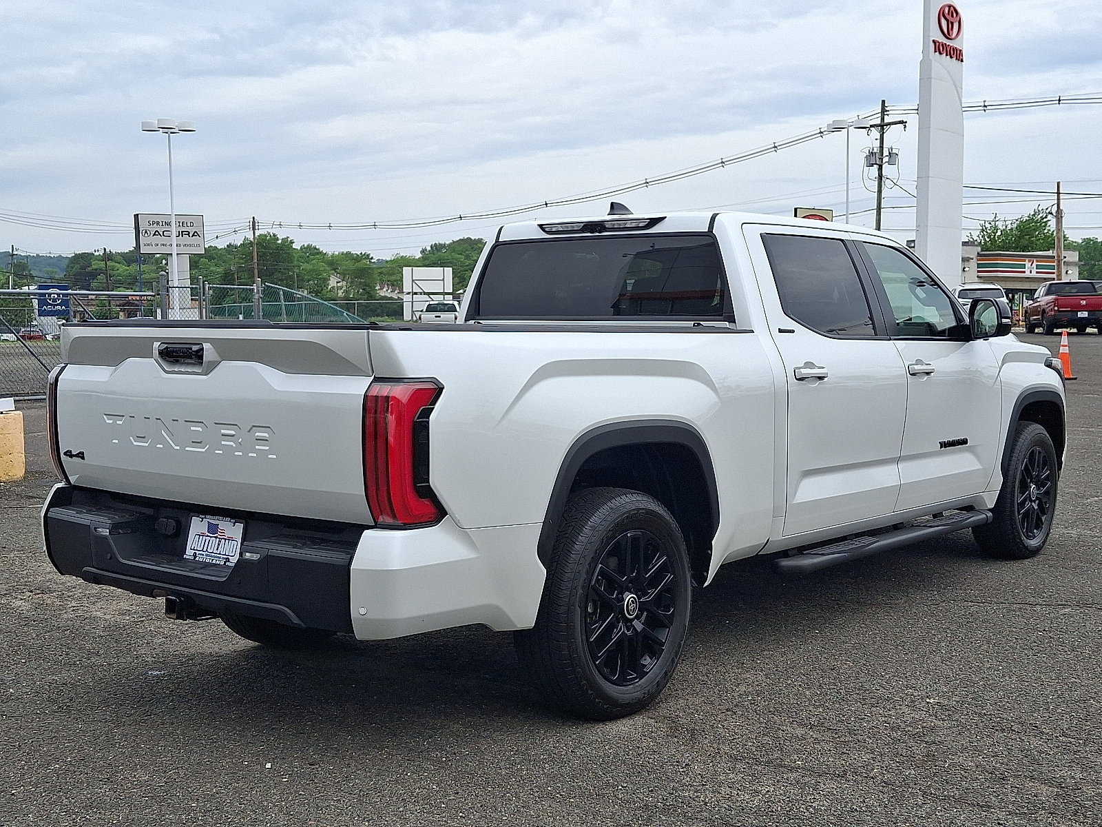 Used 2024 Toyota Tundra Limited AWD/4WD image 7