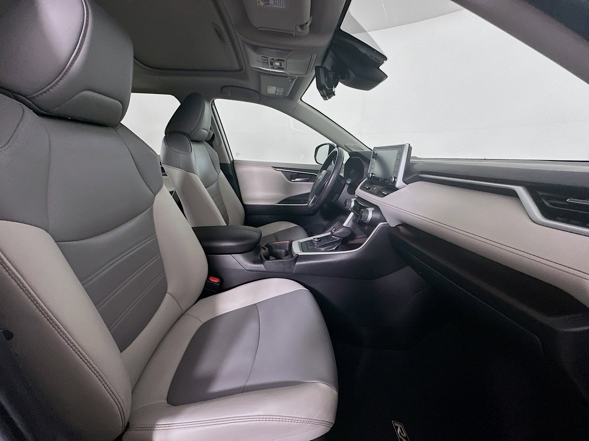 Used 2019 Toyota RAV4 Limited image 34