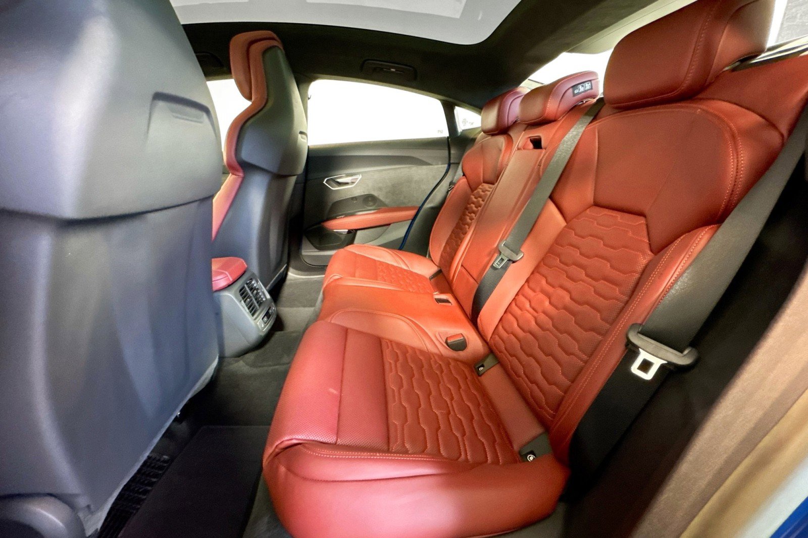 Used 2023 Audi RS e-tron GT w/ Ceramic Brake Package image 21