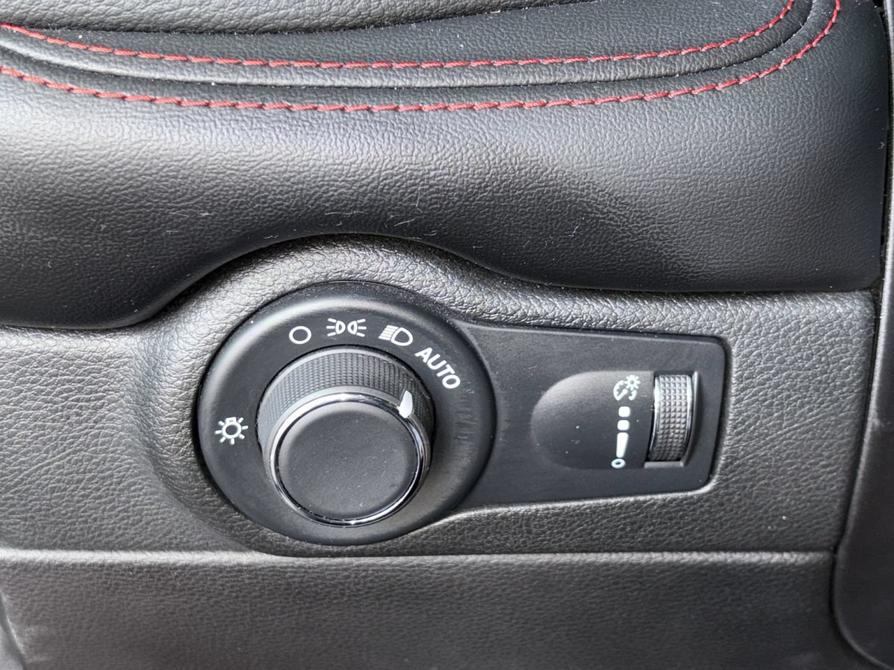 Used 2024 Dodge Durango GT RWD image 19