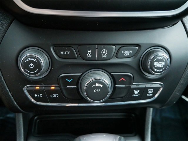 Used 2019 Jeep Cherokee Latitude Plus w/ Cold Weather Group image 22