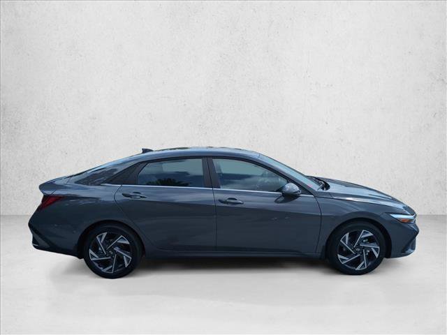 New 2026 Hyundai Elantra Limited FWD image 4