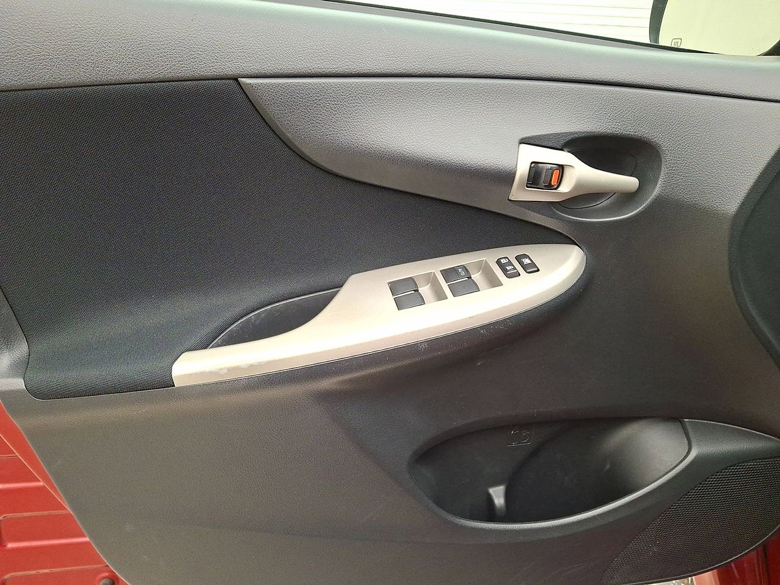 Used 2012 Toyota Corolla S image 10