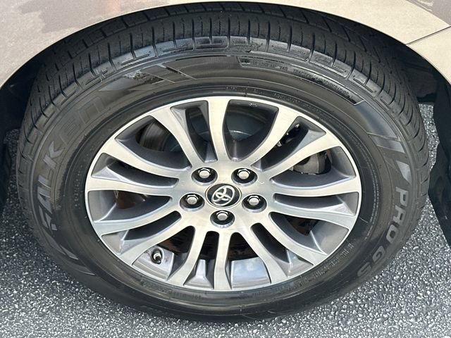 Used 2019 Toyota Sienna XLE w/ XLE Navigation Package FWD image 24