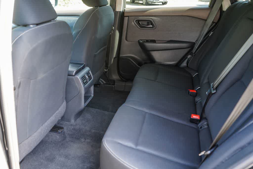 Used 2023 Nissan Rogue S AWD/4WD image 17