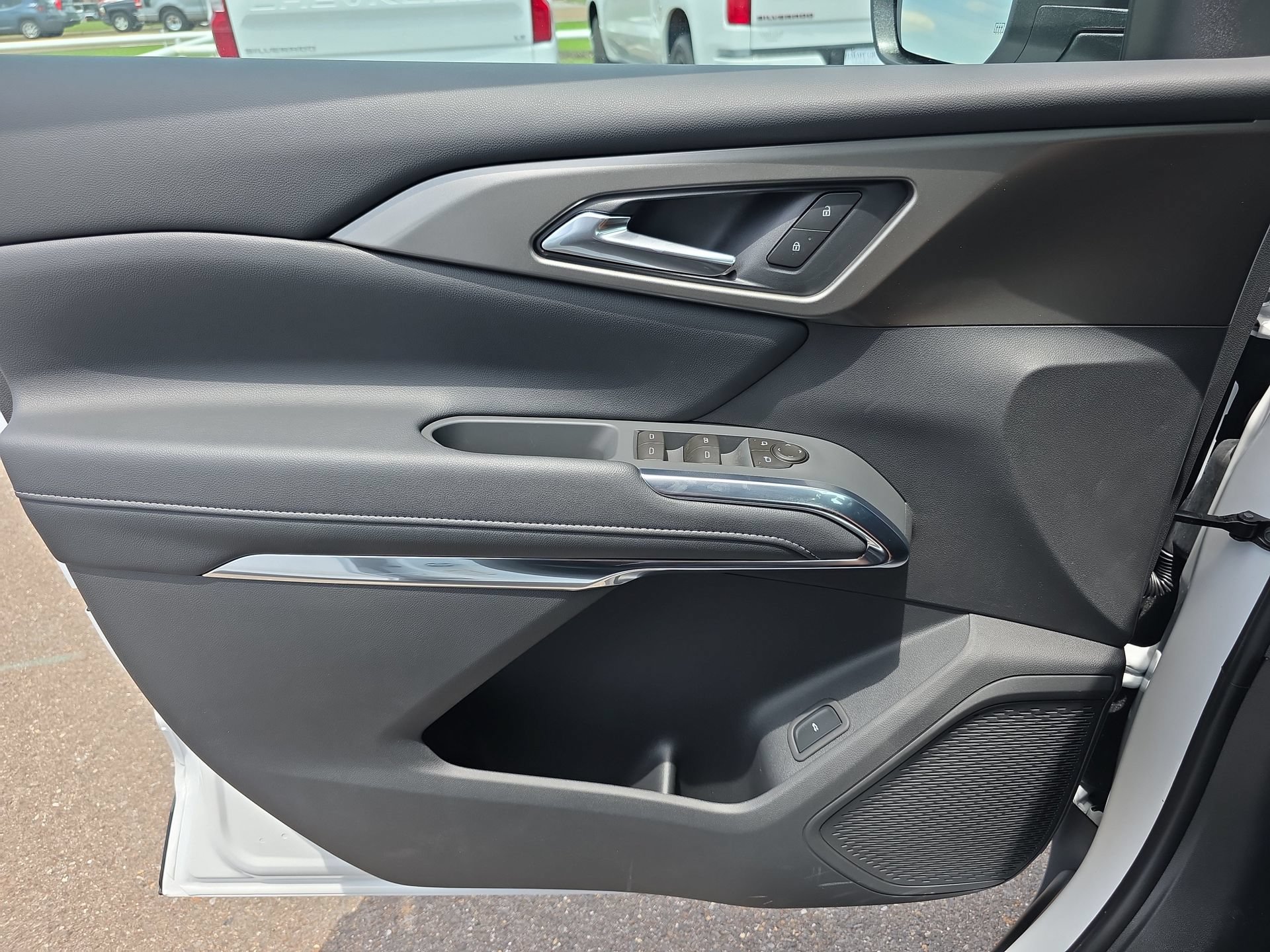 New 2026 Chevrolet Traverse LT w/ Sun and Wheel Package FWD image 18
