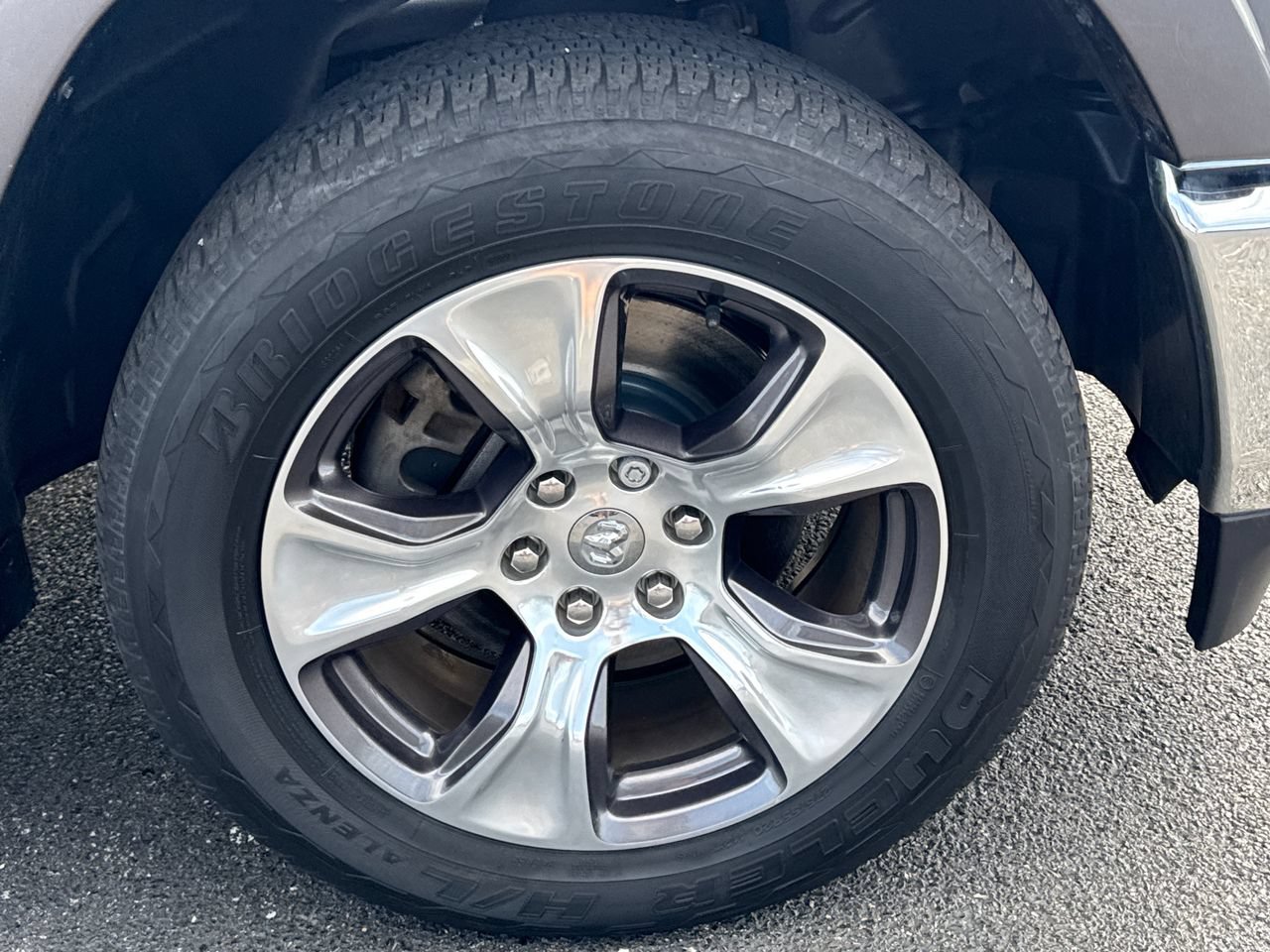Used 2019 RAM 1500 Laramie AWD/4WD image 9