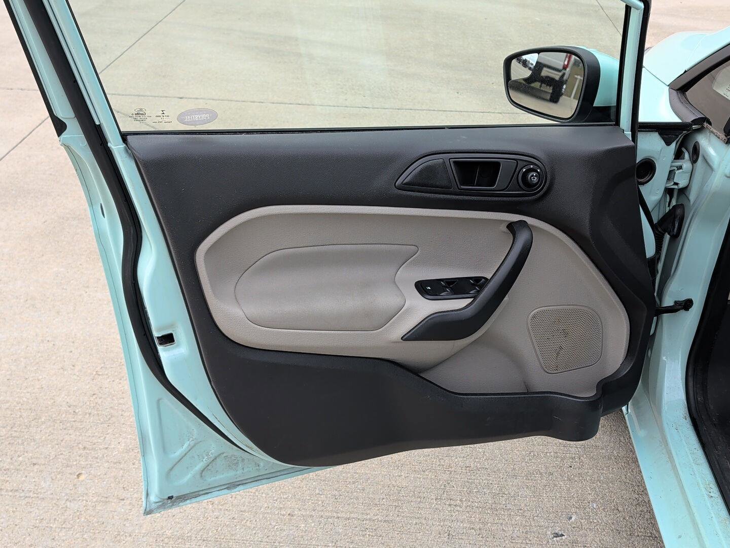 Used 2017 Ford Fiesta SE image 12