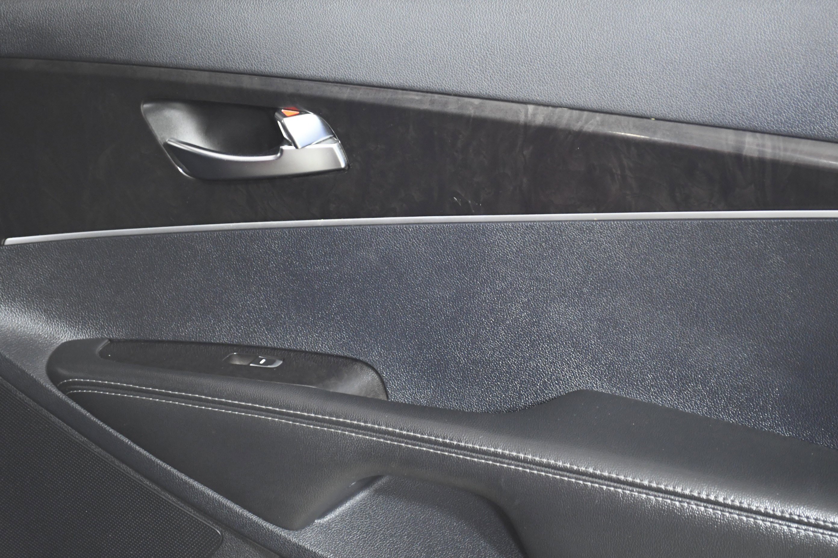 Used 2016 Kia Sorento LX w/ LX Convenience Package image 25