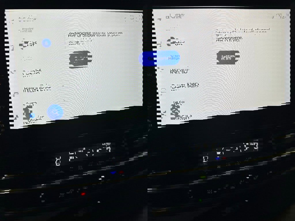 Used 2025 Toyota Sienna XSE image 37