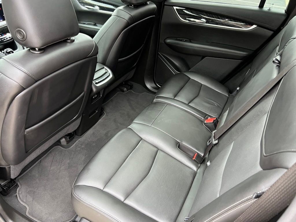 Used 2022 Cadillac XT6 Premium Luxury image 14