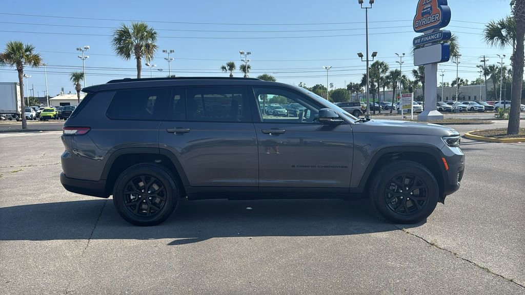 Used 2025 Jeep Grand Cherokee L Altitude AWD/4WD image 7