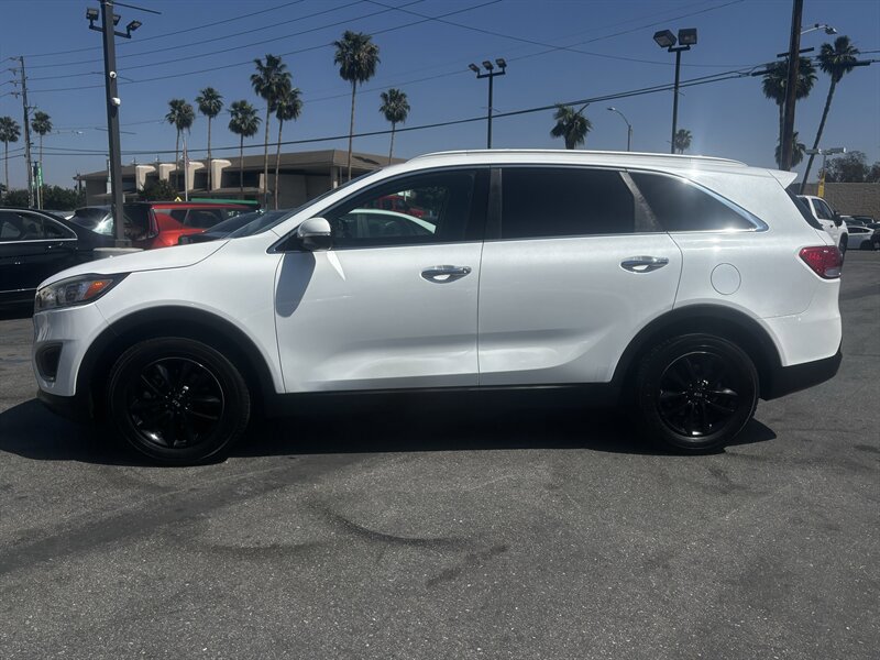 Used 2018 Kia Sorento FWD V6 w/ LX V6 Convenience Package image 5